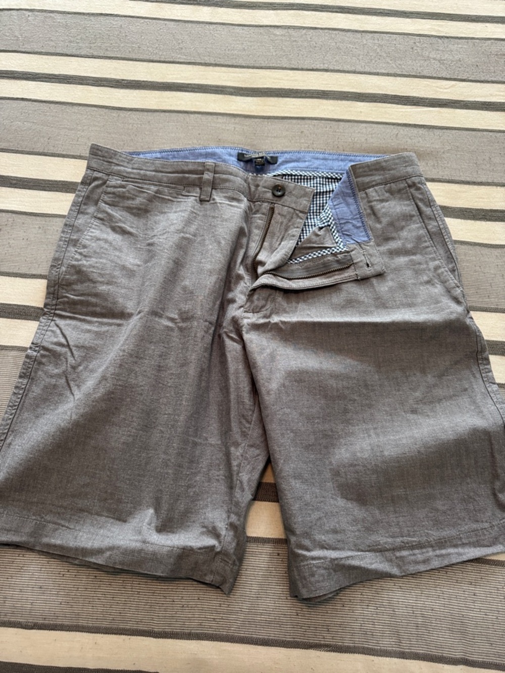 Banana Republic Men's Grey Flat-Front Chino Shorts